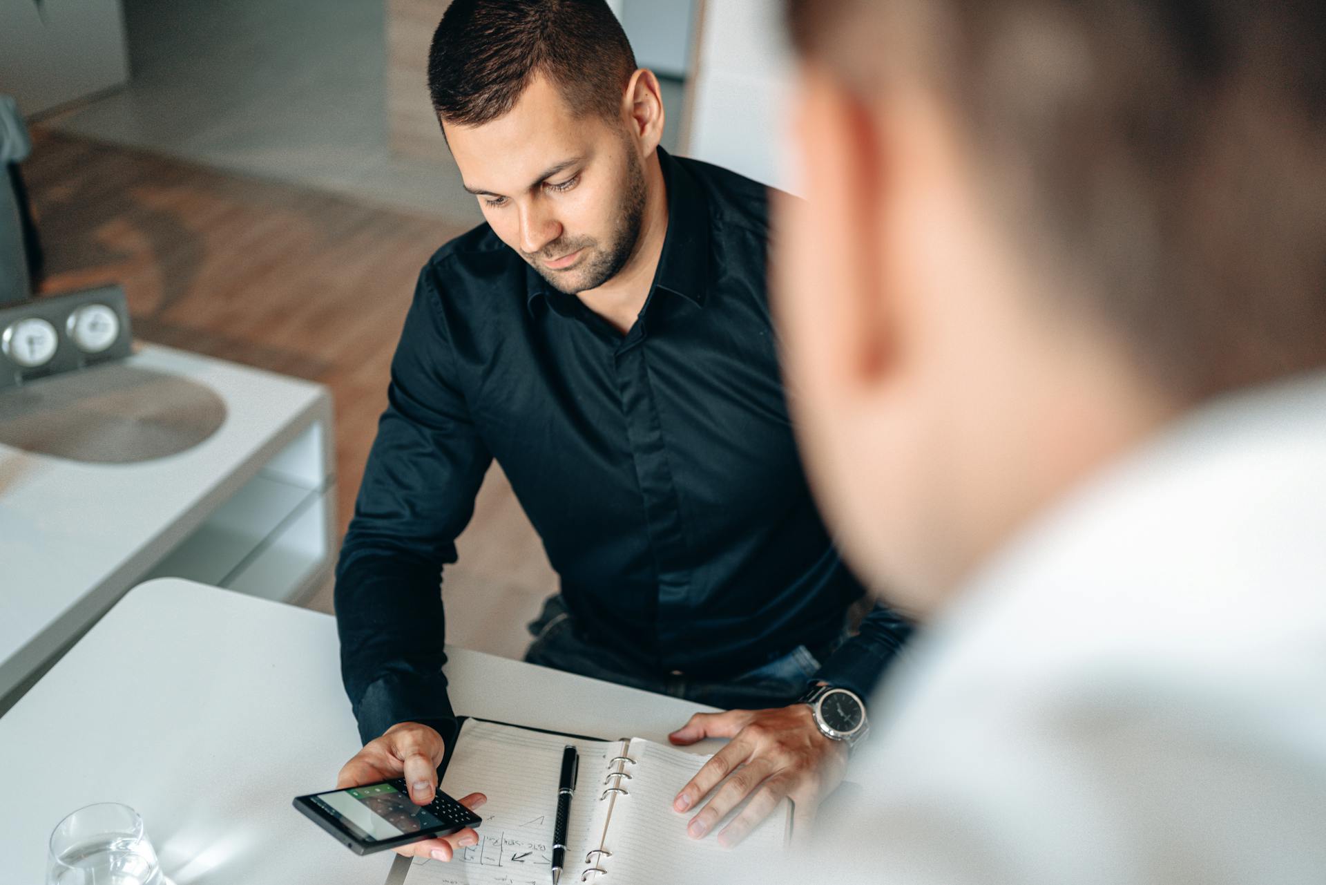 Smartfon do 5000 zł dla przyszłego menedżera - co naprawdę wspiera organizację i rozwój?